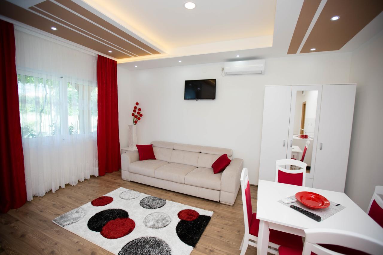 Apartmani Slado トレビニエ エクステリア 写真