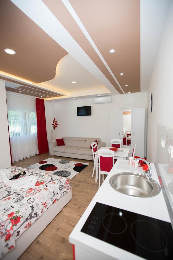 Apartmani Slado トレビニエ エクステリア 写真