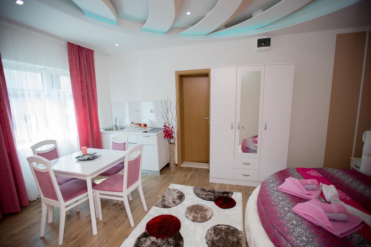 Apartmani Slado トレビニエ エクステリア 写真
